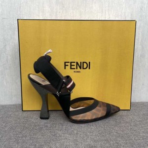 Zapatos de tacón alto de la Sra. Fendi