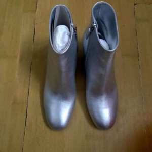 Zapatos de tacón bajo  medio de la Sra. Ferragamo botas de mujer de plata