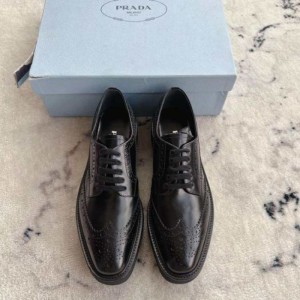 Zapatos de cuero para mujeres Prada