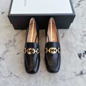 Zapatos de tacón alto de la Sra. Gucci