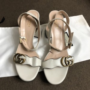 Tacones altos de la Sra. Gucci Gucci genuinos tacones altos blancos de la Sra. sandalias defectuosas de 38 yardas