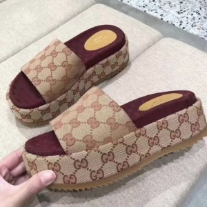 Sandalias  zapatillas de la Sra. Gucci 37 yardas