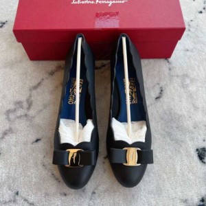 Zapatos de tacón bajo  medio para mujeres Ferragamo