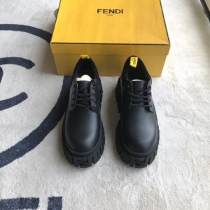 Zapatos de cuero para hombres Fendi