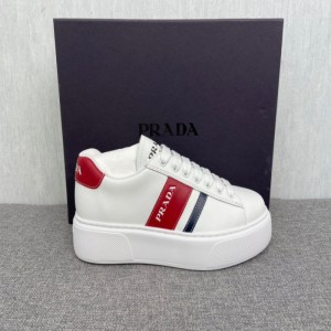 Zapatos casuales para hombres Prada zapatos blancos