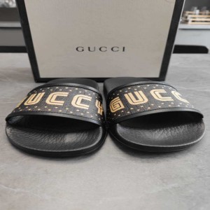 Sandalias  zapatillas de la Sra. Gucci