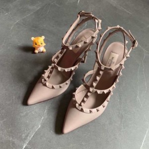 Zapatos de mujer de tacones altos de la Sra. Valentino