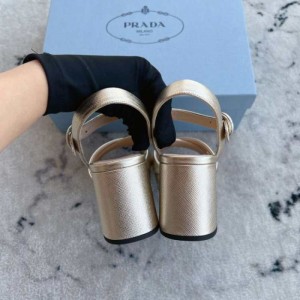 Sandalias  zapatillas para mujeres Prada