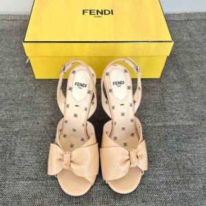 Sandalias  zapatillas para mujeres Fendi