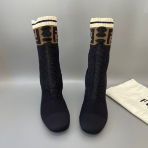 Botas de la Sra. Fendi logotipo de punto negro y botas de tobillo