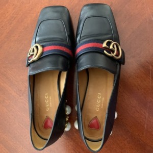 Zapatos planos de la Sra. Gucci Gucci zapatos de perlas talla 36