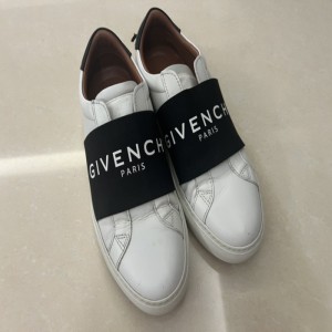 Zapatos casuales clásicos de Givenchy