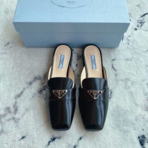 Sandalias  zapatillas para mujeres Prada