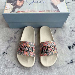 Sandalias  zapatillas Gucci