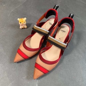 Sandalias  zapatillas para mujeres Fendi