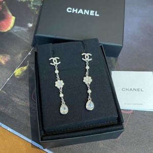 Pendientes de perlas para pendientes de la Sra. Chanel