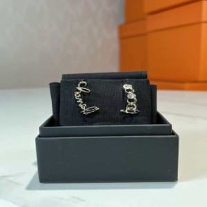 Joyas para el oído de la Sra. Chanel