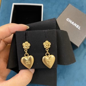 Pendientes de la Sra. Chanel Chanel love Double C pendientes