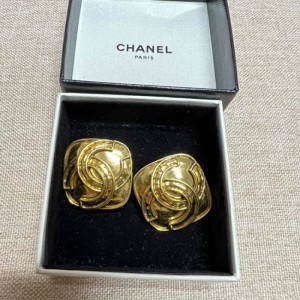 Joyas para el oído de la Sra. Chanel vintage doble clip para el oído C