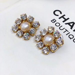 Joyas para el oído de la Sra. Chanel Chanel rheinstone Pearl Square clip para el oído