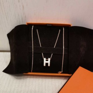 Collar de dama Hermes  collar colgante Hermes H