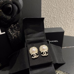 Pendientes de la Sra. Chanel perlas letras doble C pendientes