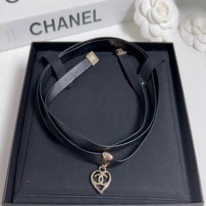 Collar  colgante de la Sra. Chanel Chanel 22s nueva piel de oveja Golden love choker