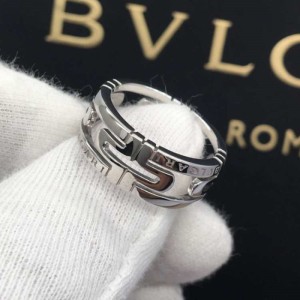 Anillo hueco número 54 en forma de retorno de platino de 18k de Bulgari