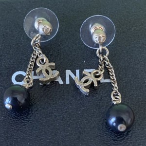  pendientes de la Sra. Chanel