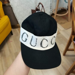  sombrero de la Sra. Gucci