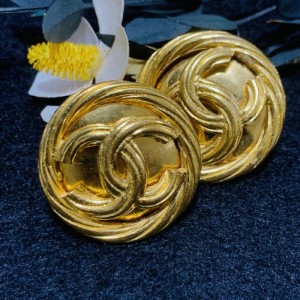 Chanel Golden medieval EAR clip