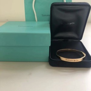 Tiffany 18k Rose Gold pulsera de doble Diamante del mismo nombre