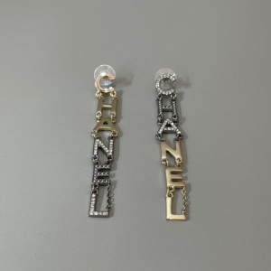 Pendientes de pendientes de pendientes de perlas y diamantes de agua con letras de pendientes de la Sra. Chanel