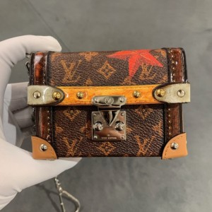 Llavero de Louis Vuitton  colgante agotado Maple Leaf mini trunk Box