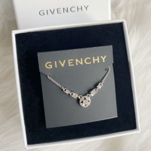  collar de Givenchy  colgante