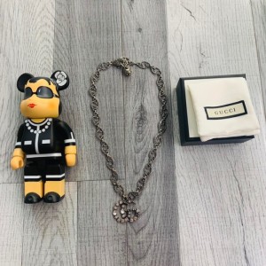  collar Gucci  colgante