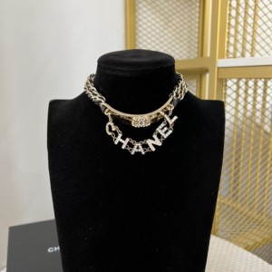 Collar  colgante de la Sra. Chanel 22