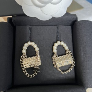 Sra. Chanel perlas doradas claras Ling Ge mini CF joyas nuevos pendientes de bolsos de perlas