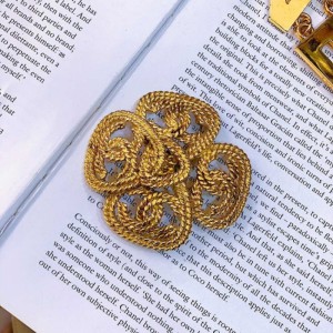 El broche de la Sra. Chanel Chanel Trébol de cuatro hojas