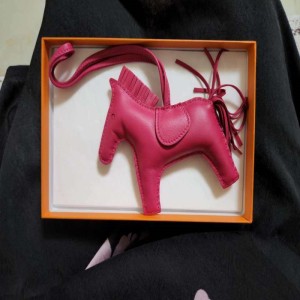 Llavero Hermes  colgante Hermes pony colgante