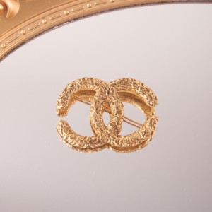 Broche de la Sra. chanel, broche de lava grande de chanel, doble C