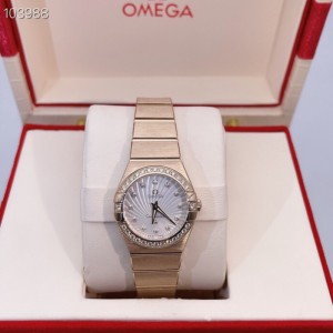 Sra. omega, Sra. reloj de cuarzo