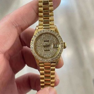 El reloj mecánico de la Sra. Rolex en su conjunto está lleno de estrellas después de 18k de oro.