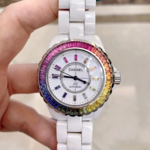 El reloj mecánico de la Sra. chanel, la serie j12 de cerámica blanca, está incrustado con un hermoso anillo de perforación arcoíris.