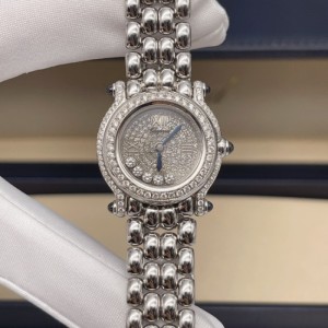 La serie de diamantes felices de relojes de cuarzo de la Sra. Chopin está llena de estrellas después de perforar.