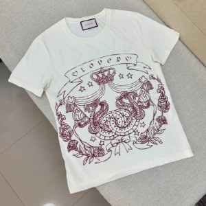 La camiseta de Gucci es grande en tama?o s