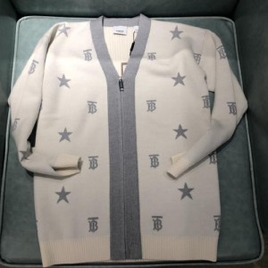 La camiseta de la Sra. bobery Burberry cardigan 14Y