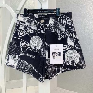 Pantalones cortos de la Sra. Chanel Chanel