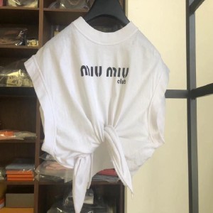 ミューミューTシャツmiumiuの新コーナーでTシャツを販売しています