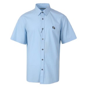 La camisa de bobery para hombres es de color sólido y suelta.